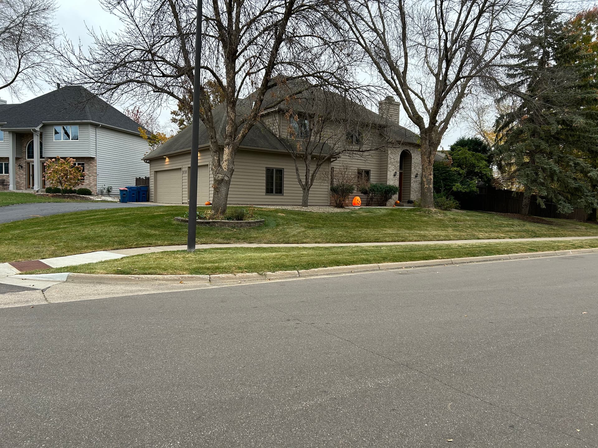 Gallery photos for Efficient Fall Lawn Cleanup: Image #1